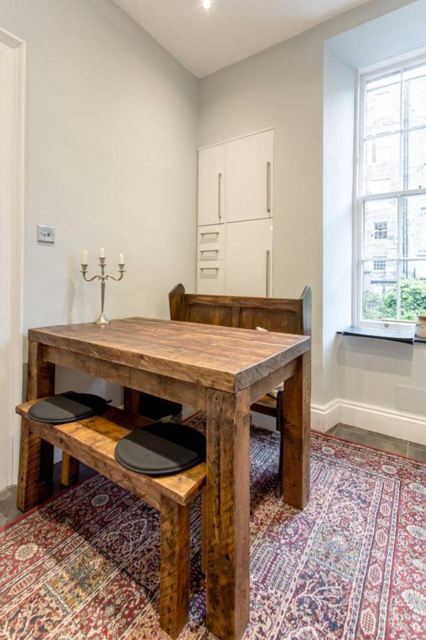 Joivy Converted Flat In Historic Building In New Town EDI Eksteriør billede