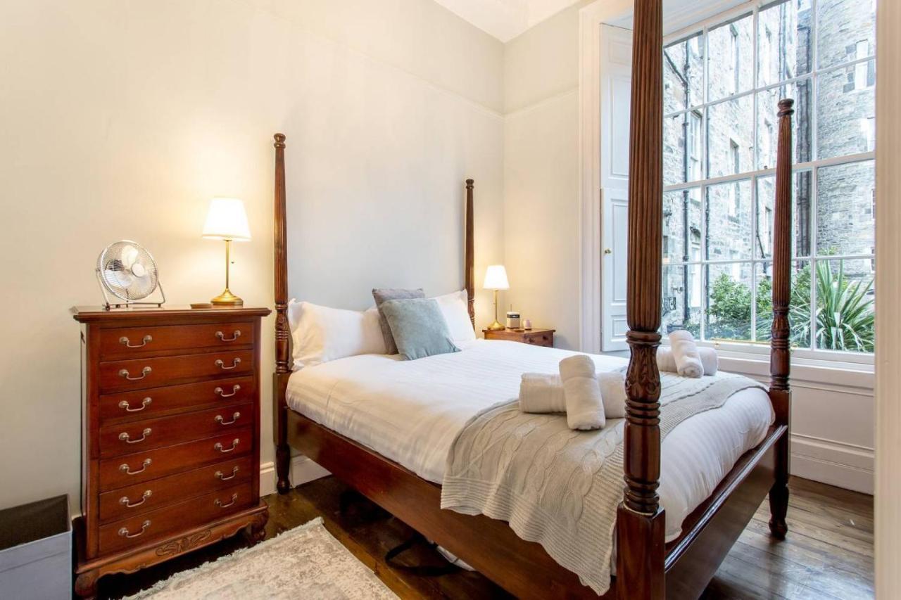 Joivy Converted Flat In Historic Building In New Town EDI Eksteriør billede