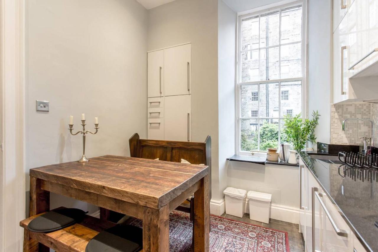 Joivy Converted Flat In Historic Building In New Town EDI Eksteriør billede